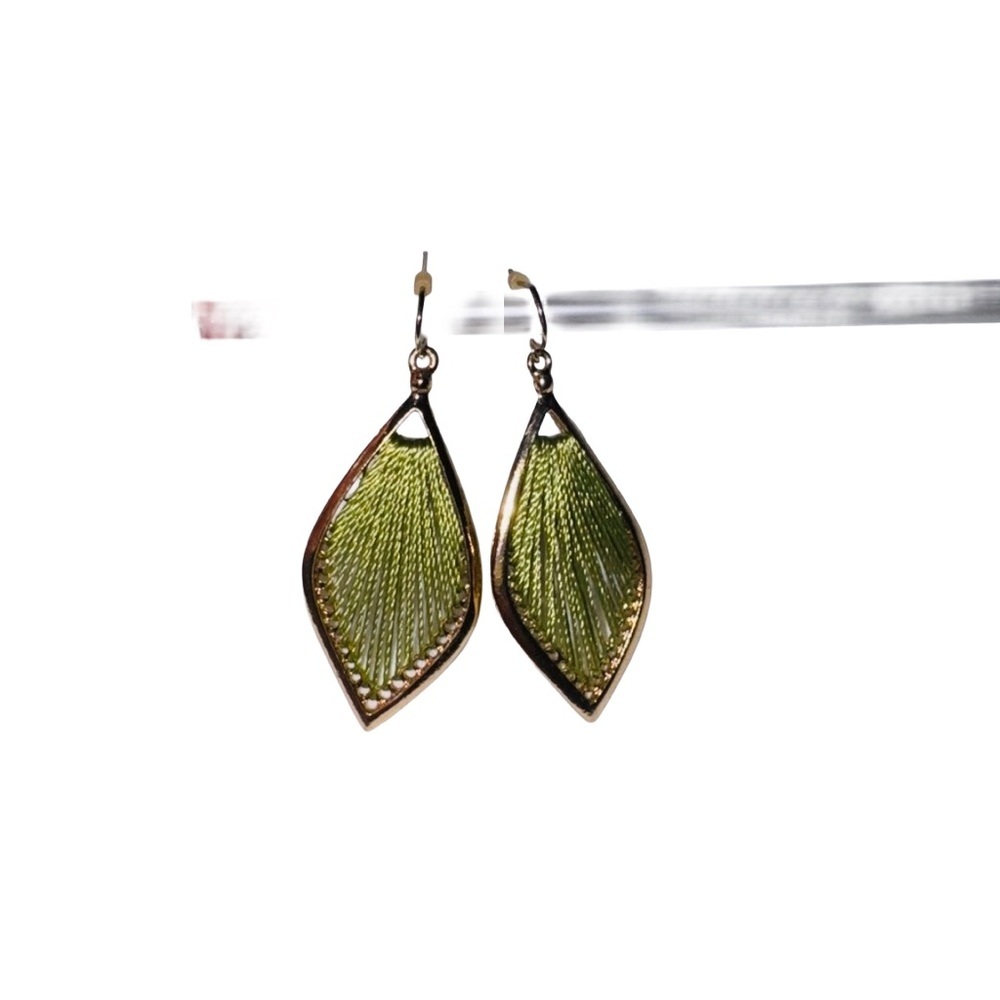 Gold & Green Leaf Earrings – Elegant Nature‑Inspired Jewelry